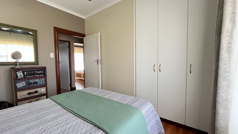 3 Bedroom Property for Sale in Heiderand Western Cape